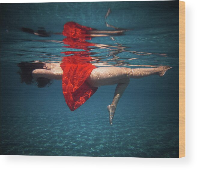 Swim Wood Print featuring the photograph 7 by Gemma Silvestre