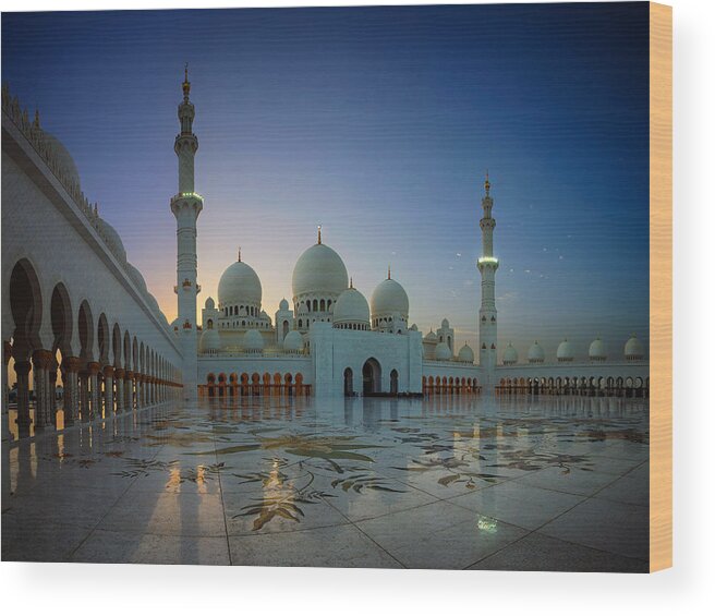 Abu Dhabi Grand Mosque Wood Print featuring the photograph Abu Dhabi Grand Mosque by Ian Good