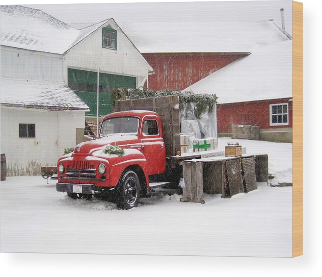 Winter Wood Print featuring the photograph Christmas Truck 2010 by Suzanne DeGeorge