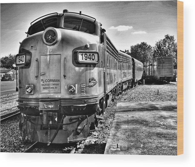 Train Wood Print featuring the photograph Dinner Train by Joseph Caban