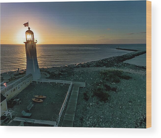 Lighthouse Wood Print featuring the photograph Lighthouse And The Sun by William Bretton