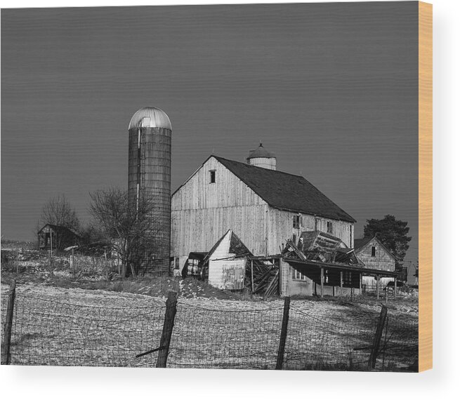 Rural America Wood Print featuring the photograph Old Barn 1 by Paul Ross