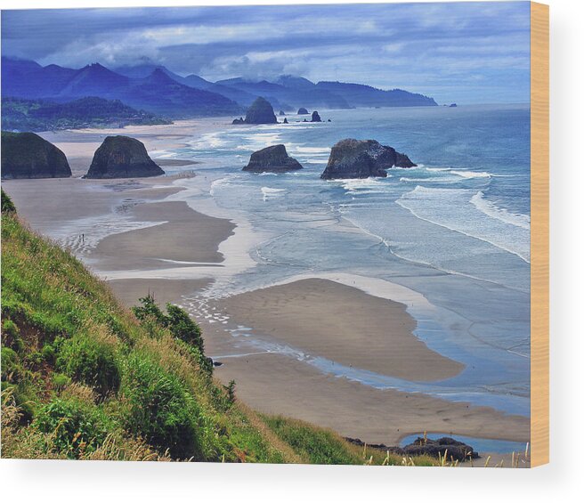 Oregon Wood Print featuring the photograph Oregon Coast by Scott Mahon