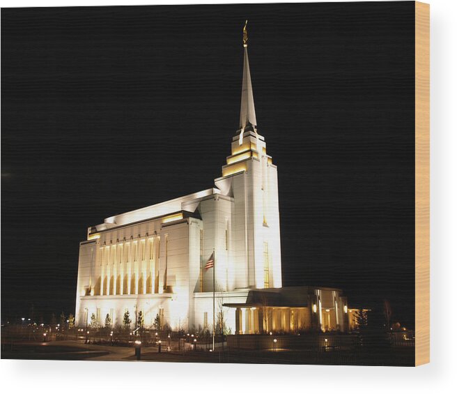 Lds Wood Print featuring the photograph Rexburg Temple Light In The Night by DeeLon Merritt