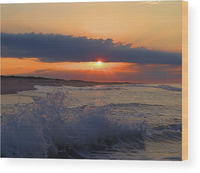 Seas Wood Print featuring the photograph Summer Dawn I I by Newwwman