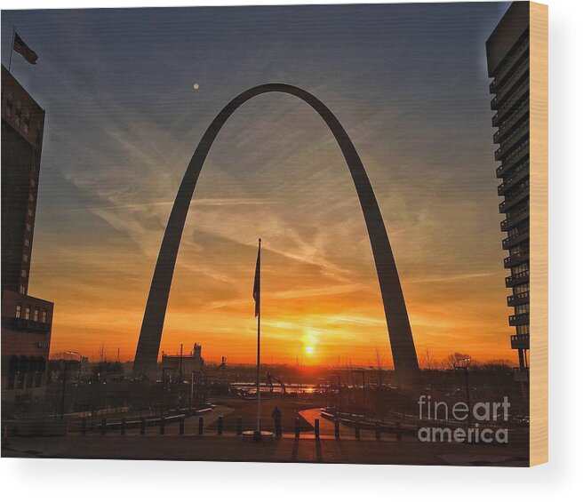 St. Louis Missouri Wood Print featuring the photograph Sunrise At The Gateway Arch 020516 by Debbie Fenelon
