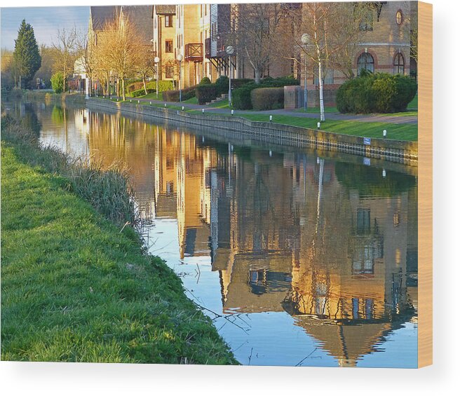 River Wood Print featuring the photograph The Maltings Reflections by Gill Billington
