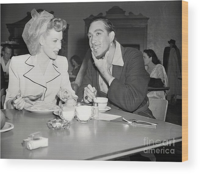 People Wood Print featuring the photograph Anthony Quinn And Maureen Ohara Lunching by Bettmann