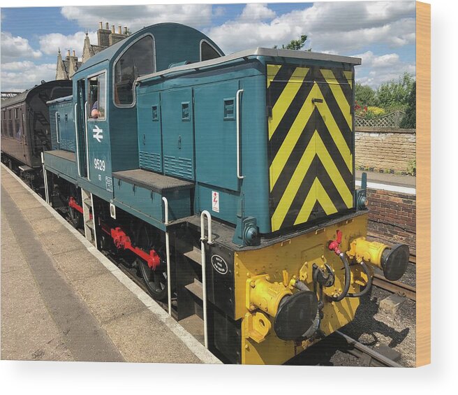 Br Wood Print featuring the photograph Class 14 Diesel D9529 Shunter Profile by Gordon James