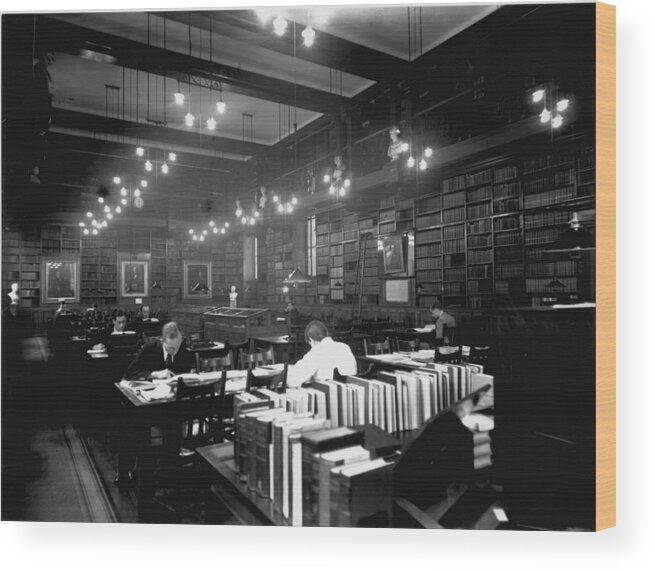England Wood Print featuring the photograph Hospital Library by General Photographic Agency