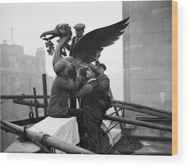 Statue Wood Print featuring the photograph Liver Bird by Fox Photos