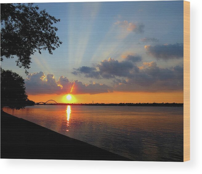 Sunset Wood Print featuring the photograph Sunset on the Delaware by Linda Stern