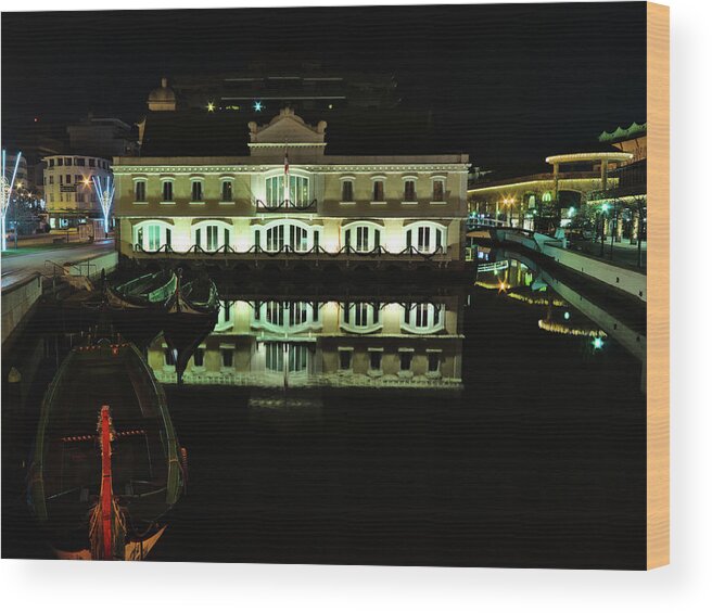 Canal Wood Print featuring the photograph Aveiro canal night scene by Angelo DeVal