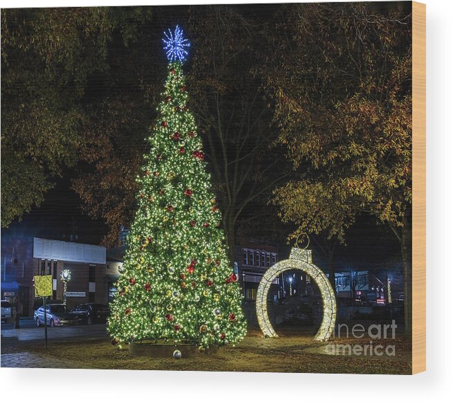 Cartersville Wood Print featuring the photograph Cartersville Christmas Tree by Nick Zelinsky Jr