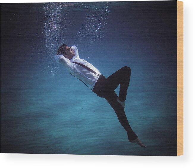 Underwater Wood Print featuring the photograph Fashion Man by Gemma Silvestre