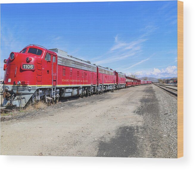 Train Wood Print featuring the photograph Red Train by Dart Humeston