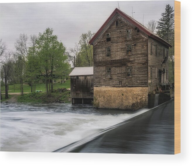 Danville Dam Wood Print featuring the digital art Relic of Another Time by Paulette Marzahl