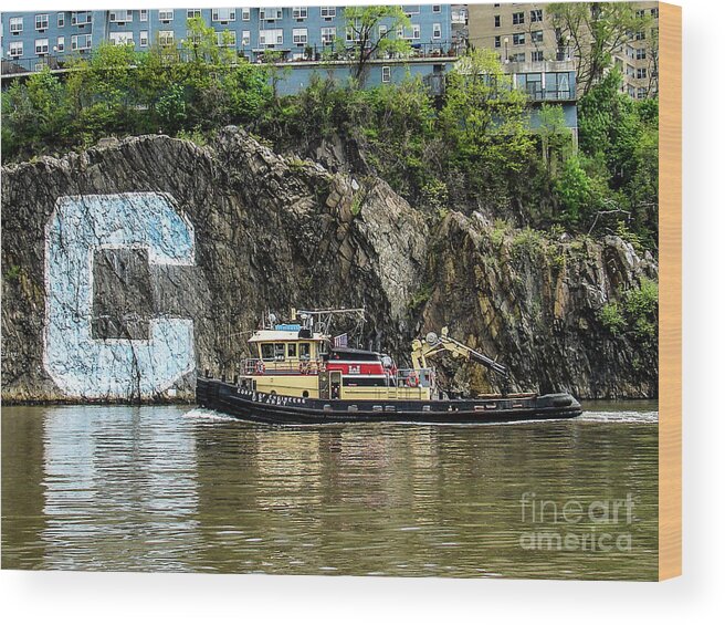 Columbia C Wood Print featuring the photograph Tugboat by Cole Thompson