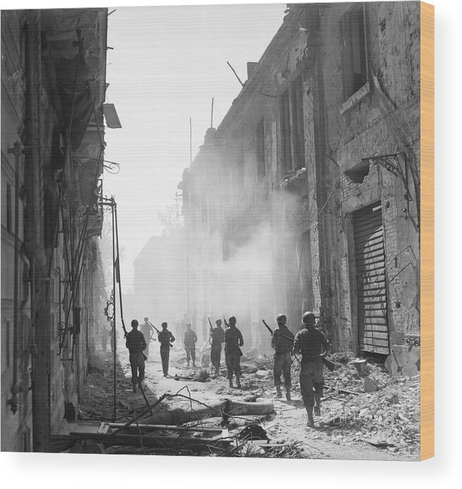 Rifle Wood Print featuring the photograph American Soldiers Patrolling Alleys by Bettmann