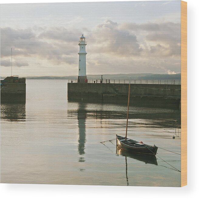 New Heaven Lighthouse Wood Print featuring the photograph Night is coming by Elena Perelman