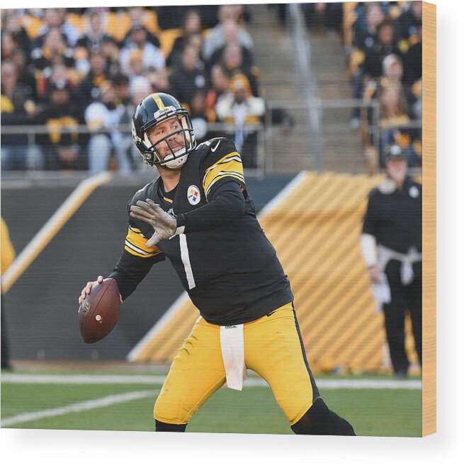 Three Quarter Length Wood Print featuring the photograph Cleveland Browns v Pittsburgh Steelers by George Gojkovich