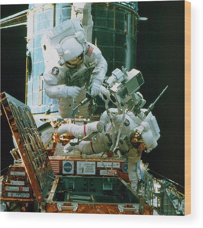 Hubble Telescope Servicing Wood Print featuring the photograph Astronauts Spacewalk To Repair Hubble Telescope by Nasa/science Photo Library