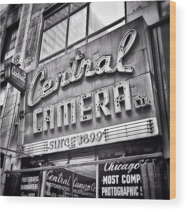 America Wood Print featuring the photograph Chicago Central Camera Sign Picture by Paul Velgos