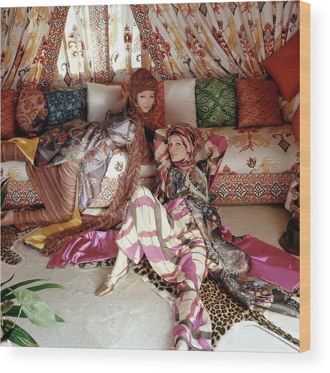 Accessories Wood Print featuring the photograph Models Viviane And Christiana Wearing Silk Print by Henry Clarke