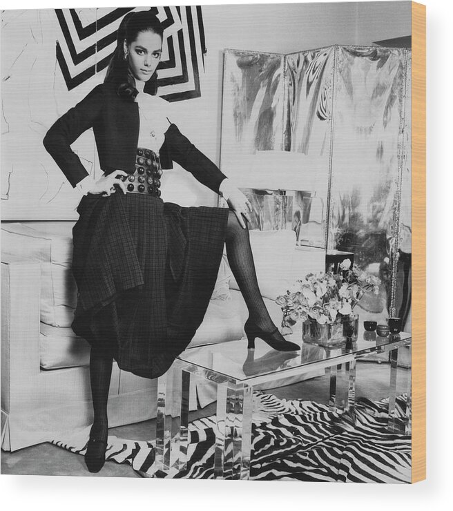 Accessories Wood Print featuring the photograph Tina Aumont In A Living Room by Henry Clarke