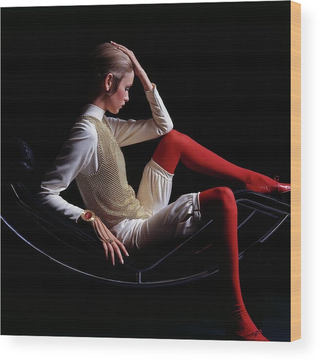 Accessories Wood Print featuring the photograph Twiggy Sitting On A Modern Chair by Bert Stern