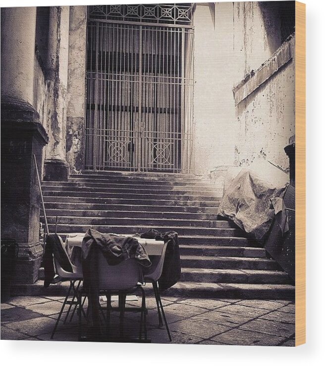 Old Wood Print featuring the photograph Cosa Si Scopre Quando Ci Si Affaccia by Gianluca Sommella