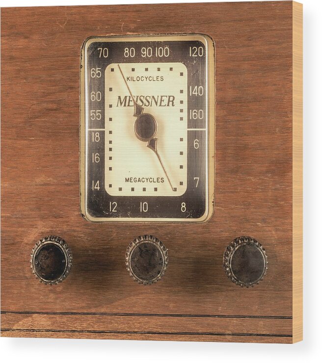 Radio Wood Print featuring the photograph Antique Radio by Jim Hughes