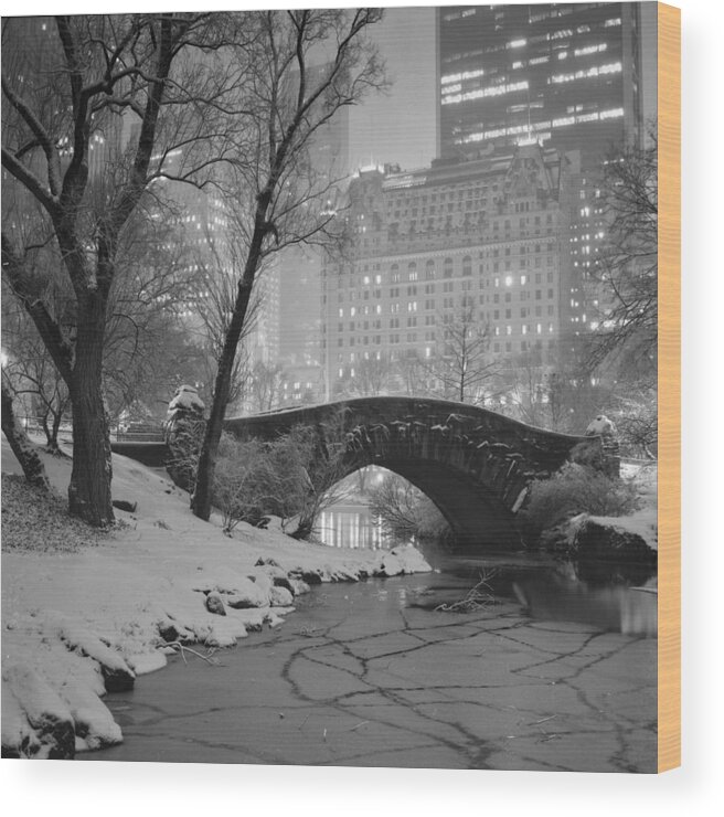 Gastow Bridge Wood Print featuring the photograph Gapstow Bridge In Snow by Randy Lemoine