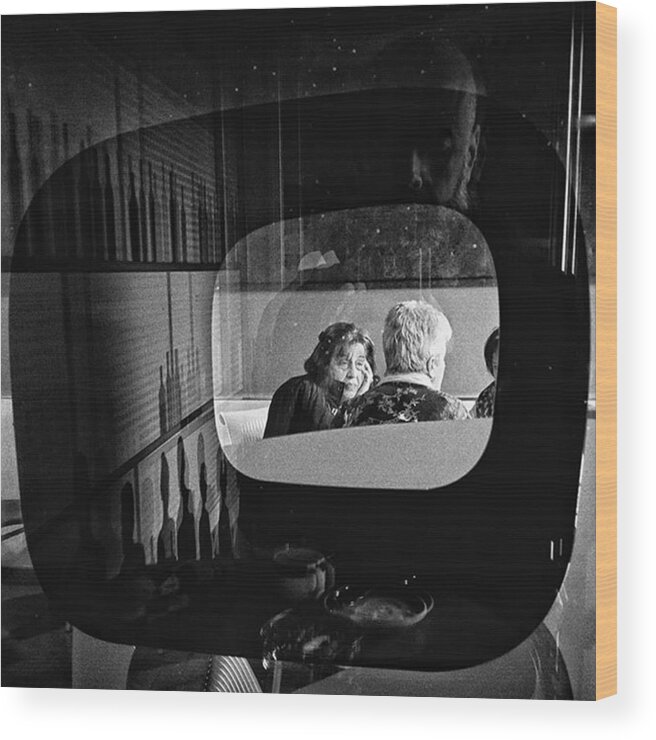 Woman Wood Print featuring the photograph Selfportrait With Pop Lady

#people by Rafa Rivas