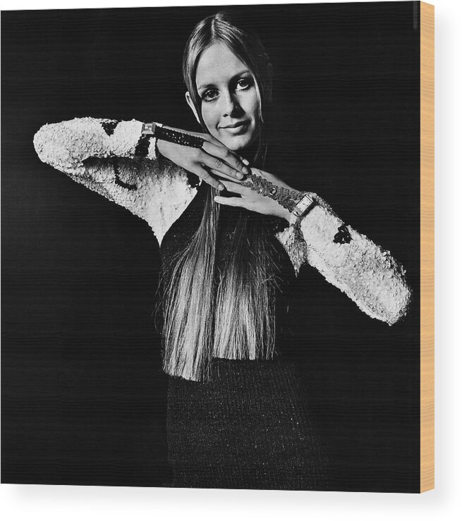 Twiggy Wood Print featuring the drawing Twiggy in Sequined Jumpsuit by Bert Stern