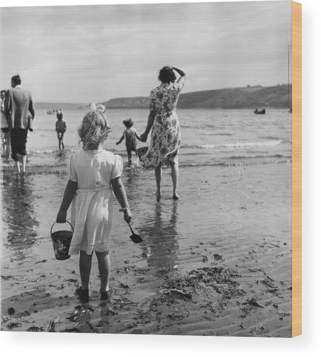 Child Wood Print featuring the photograph Scarborough Beach by Thurston Hopkins
