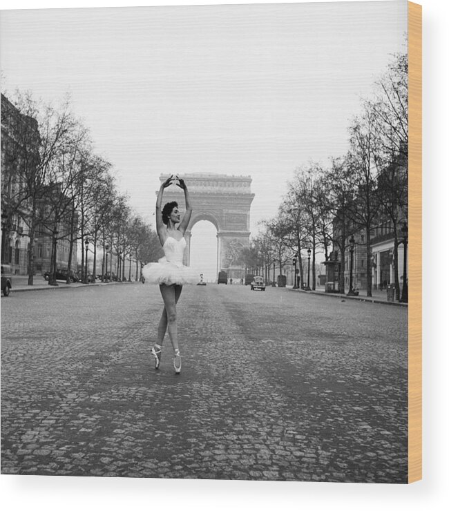 Arch Wood Print featuring the photograph Ballerina In Paris by Serge Berton