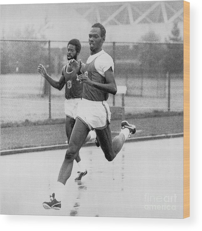University Wood Print featuring the photograph College Sprinters by Bettmann