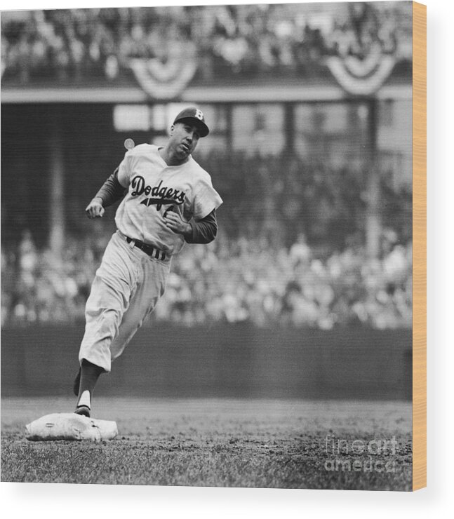Sweater Wood Print featuring the photograph Duke Snider Runs The Bases by Robert Riger