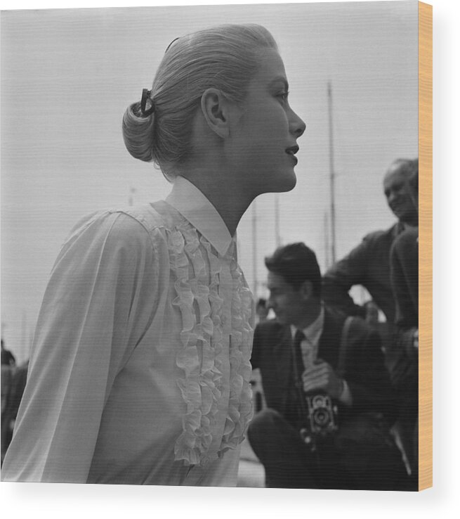 1950-1959 Wood Print featuring the photograph Grace Kelly In Italy by Reporters Associes