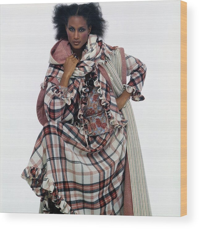 Fashion Wood Print featuring the photograph Beverly Johnson In An Emanuel Ungaro Ensemble by Albert Watson