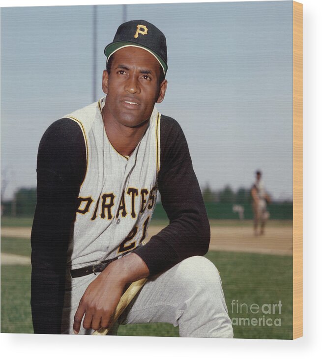 National League Baseball Wood Print featuring the photograph Roberto Clemente by Louis Requena
