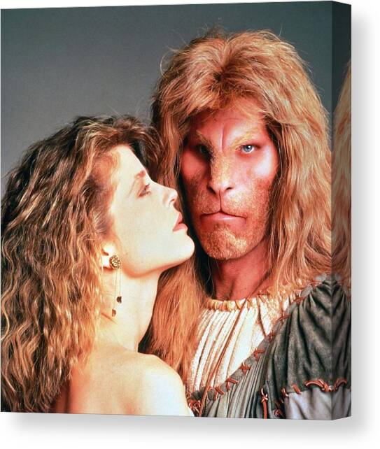 RON PERLMAN and LINDA HAMILTON in THE BEAUTY AND THE BEAST -1987-. Canvas Art Print by Album