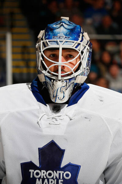 Wall Art - Photograph - Toronto Maple Leafs V New York Islanders by Mike Stobe