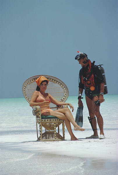 Wall Art - Photograph - A Friendly Chat by Slim Aarons