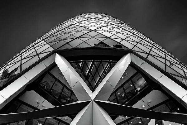 Wall Art - Photograph - Zigzag (the  Gherkin) by Ahmed Thabet