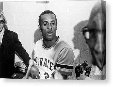 MINGQING Roberto Clemente Poster Sport Wallpaper (4) Canvas Wall Art Poster  Decorative Bedroom Modern Home Print Picture Artworks Posters