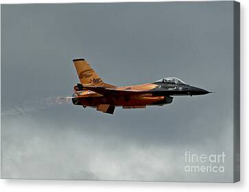 Art print POSTER Canvas Fighter Pilot Flies an F-16 Falcon