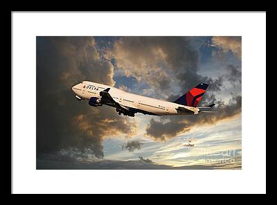 747 Jet Framed Prints