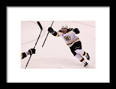 Brad Marchand NHL Memorabilia, Brad Marchand Collectibles, Verified Signed  Brad Marchand Photos